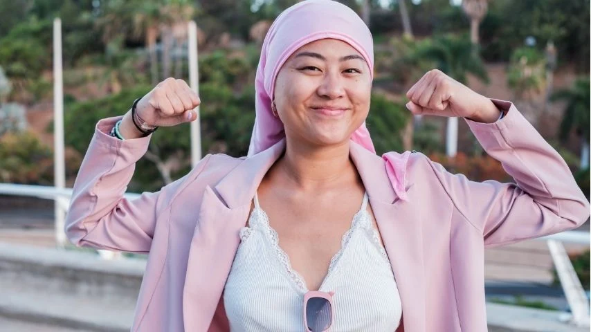 Жінка після онкопластики грудей